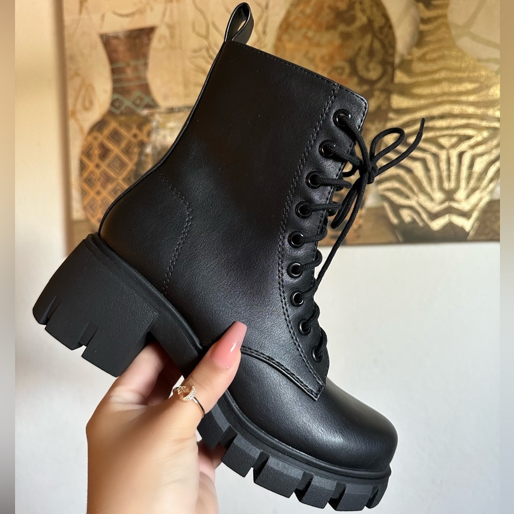 NWT!! Lace Up Combat Boot w/ Chunky Heel - Picture 2 of 6